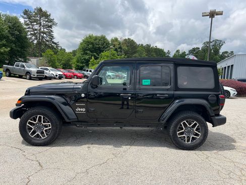 Used 2024 Jeep Wrangler Unlimited Sahara AWD/4WD image 8