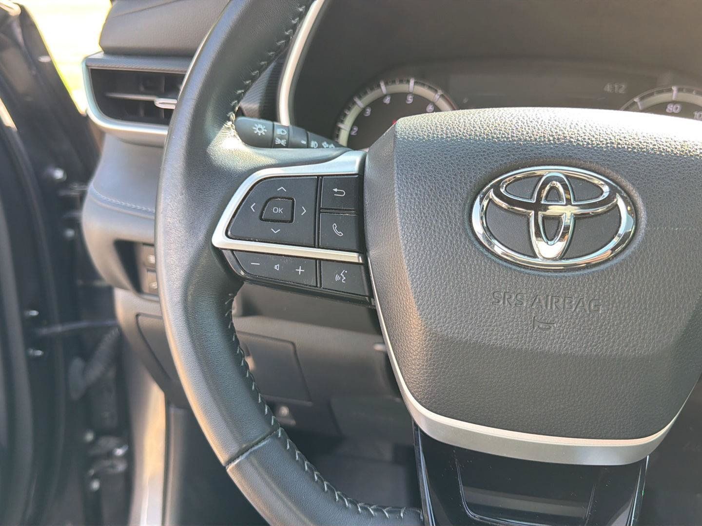Used 2024 Toyota Highlander XSE FWD image 16