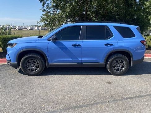 Used 2025 Honda Pilot TrailSport image 9