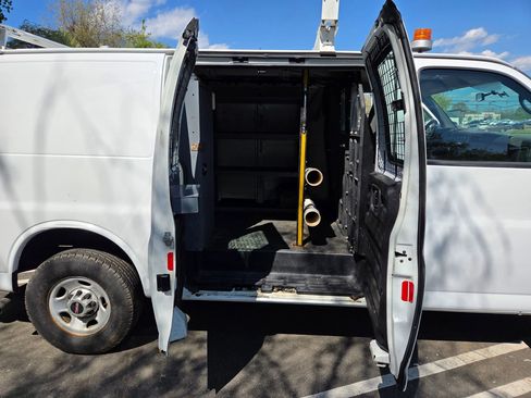 Used 2013 GMC Savana 2500 w/ Cold Climate Package RWD image 9