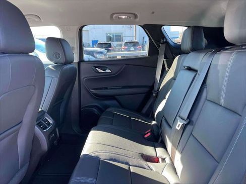 Used 2025 Chevrolet Blazer LT image 11