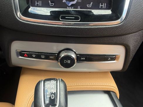 Used 2016 Volvo XC90 T6 Momentum image 19