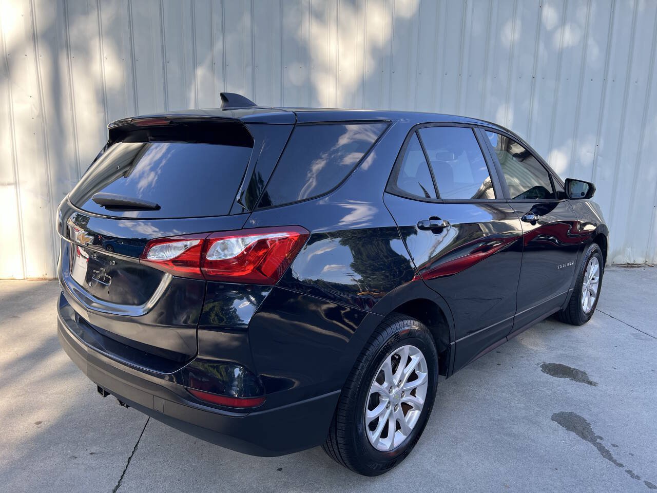 Used 2020 Chevrolet Equinox LS w/ LS Convenience Package FWD image 3