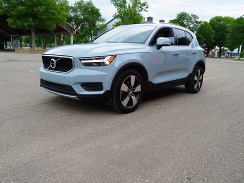 Used 2019 Volvo XC40 T5 Momentum AWD/4WD image 3