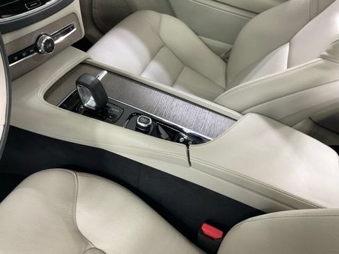 Certified 2023 Volvo XC90 B6 Plus w/ Protection Package Premier AWD/4WD image 17