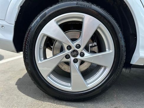 Used 2025 Audi Q5 Premium Plus w/ Premium Plus AWD/4WD image 7