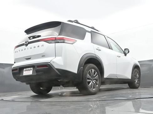 Used 2025 Nissan Pathfinder SV AWD/4WD image 11