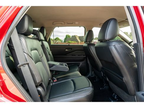 Used 2023 Nissan Pathfinder SL FWD image 18