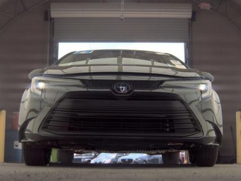 Used 2024 Toyota Corolla LE FWD image 3