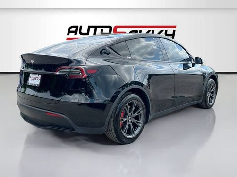 Used 2025 Tesla Model Y Long Range RWD image 7