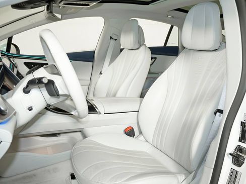 Used 2023 Mercedes-Benz EQE 500 4MATIC Sedan w/ Pinnacle Trim Package image 13