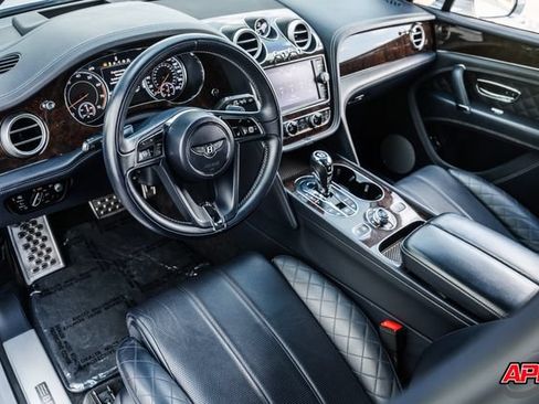 Used 2017 Bentley Bentayga AWD/4WD image 2