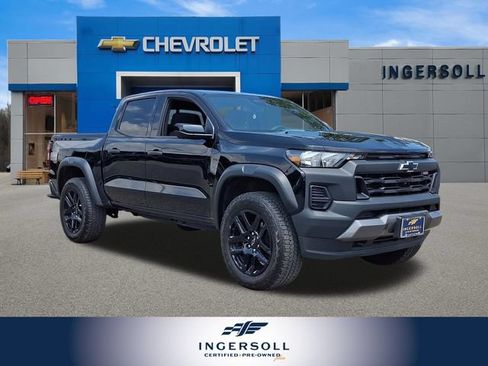 Used 2024 Chevrolet Colorado Trail Boss w/ Technology Package AWD/4WD image 1