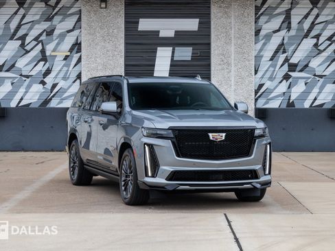 Used 2023 Cadillac Escalade ESV V image 1