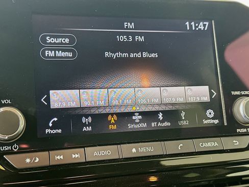 Used 2025 Nissan Pathfinder SV image 18