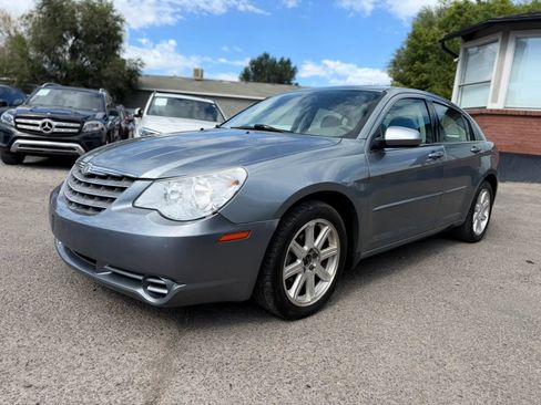 Used 2007 Chrysler Sebring Touring w/ Electronics Convenience Group FWD image 3