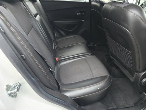 Used 2020 Chevrolet Trax LT w/ LT Convenience Package image 9