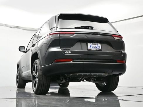 New 2025 Jeep Grand Cherokee Limited image 37