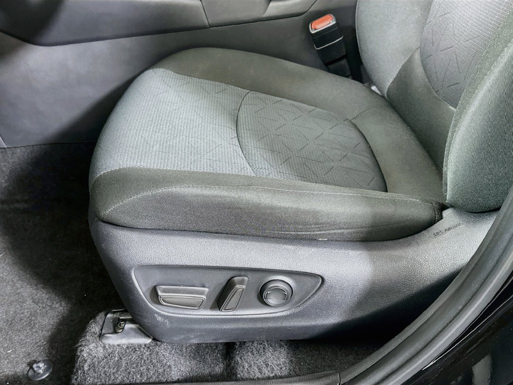 Certified 2025 Toyota RAV4 XLE FWD image 20