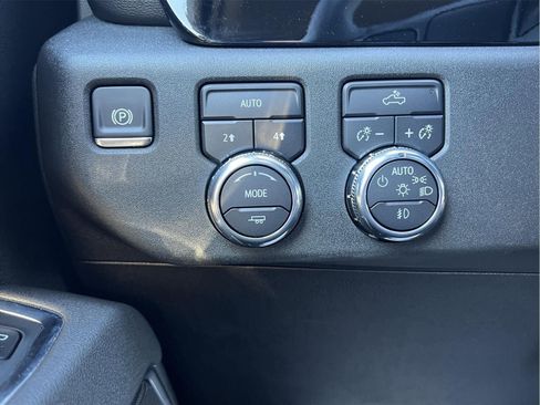 New 2025 GMC Sierra 1500 Elevation image 10