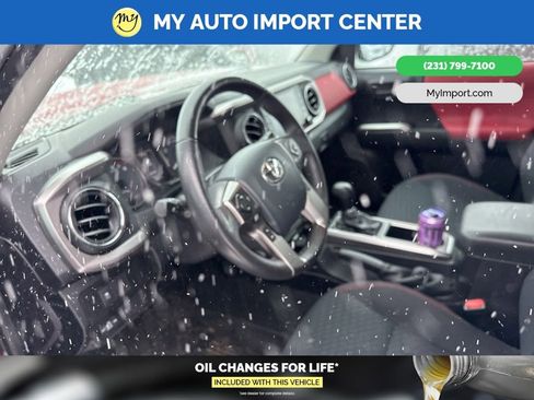 Used 2020 Toyota Tacoma SR5 image 8