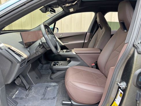 Used 2022 BMW iX xDrive50 w/ Sport Package AWD/4WD image 16
