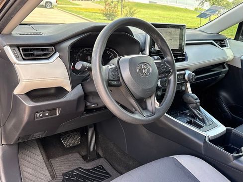 Used 2025 Toyota RAV4 XLE FWD image 11