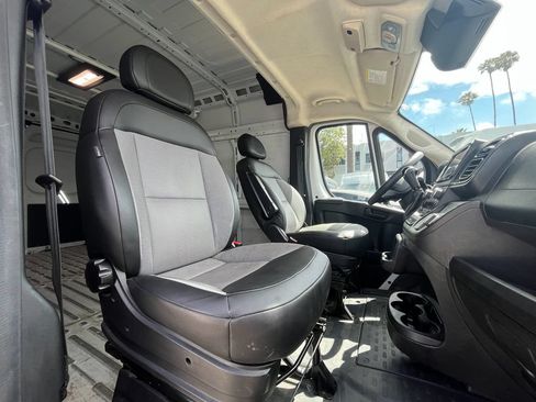 Used 2024 RAM ProMaster 2500 w/ Convenience Group FWD image 13