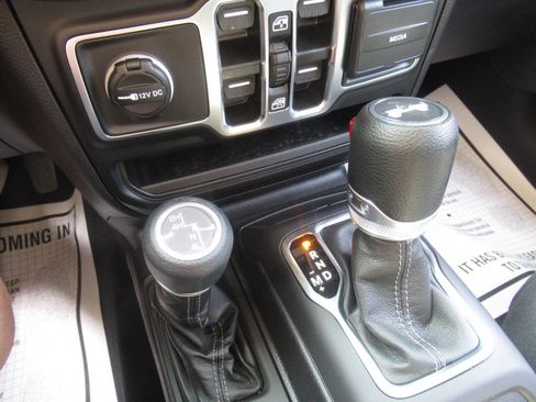 Used 2025 Jeep Wrangler Unlimited Sahara w/ Dual Top Group AWD/4WD image 25