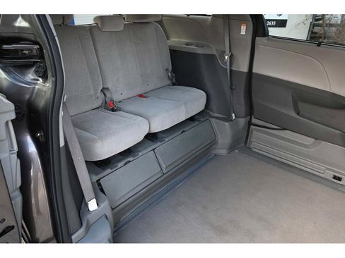 Used 2016 Toyota Sienna LE image 18