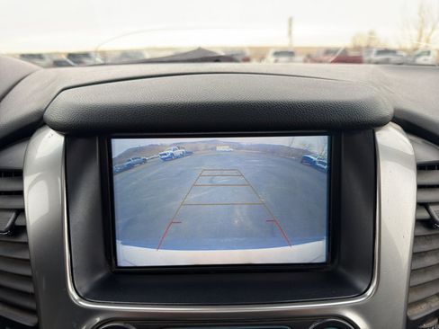 Used 2019 Chevrolet Suburban LT image 14