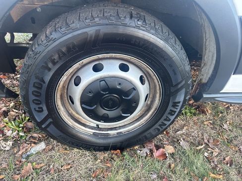 Used 2017 Ford Transit 150 XL image 11