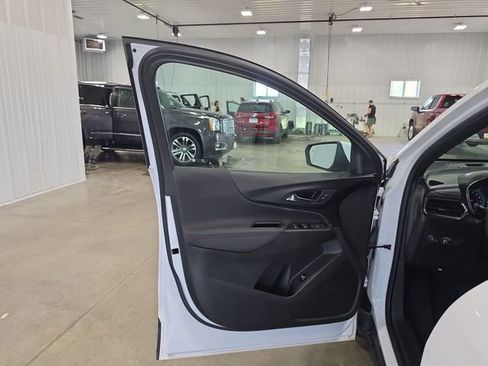 Used 2022 Chevrolet Equinox RS AWD/4WD image 24