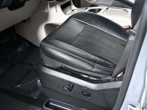 Used 2019 Dodge Grand Caravan SXT image 22