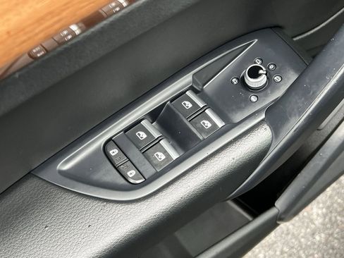 Used 2022 Audi Q5 2.0T Premium image 13