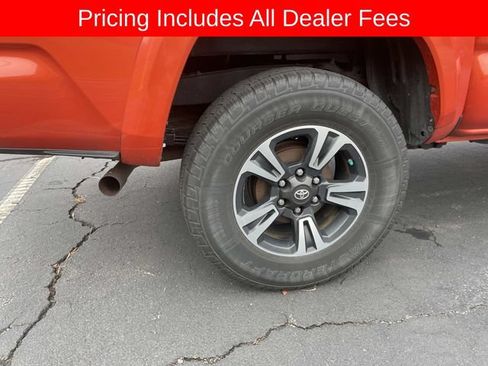 Used 2017 Toyota Tacoma SR5 w/ Tow Package RWD image 11