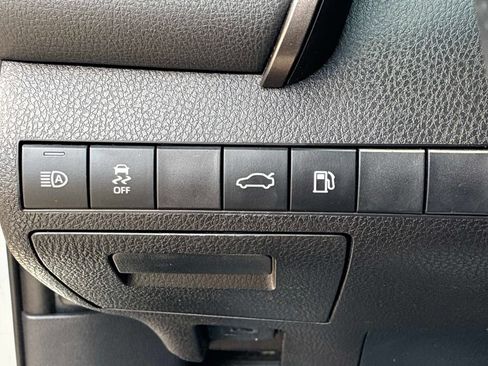 Used 2018 Toyota Camry SE w/ Audio Package FWD image 23