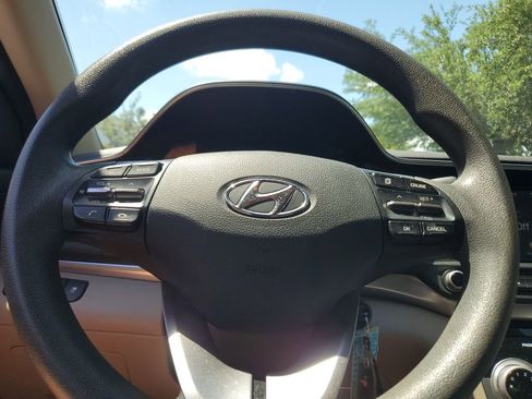 Used 2019 Hyundai Elantra SEL image 24
