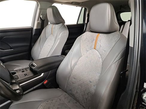 Used 2023 Toyota Highlander Bronze Edition image 21