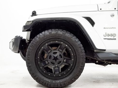 Used 2018 Jeep Wrangler Unlimited Sahara AWD/4WD image 26