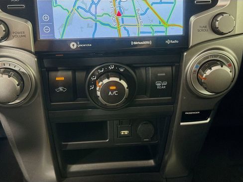 Used 2021 Toyota 4Runner SR5 Premium image 18