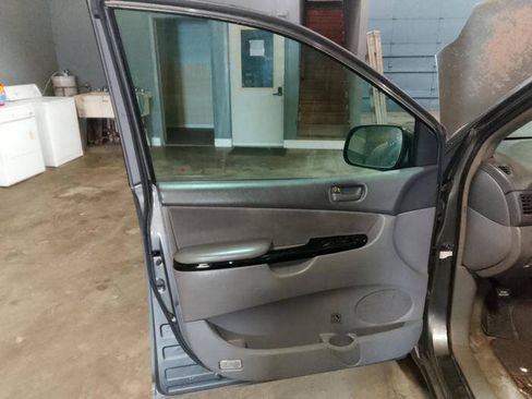 Used 2005 Toyota Sienna LE FWD image 23