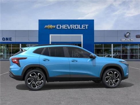 New 2026 Chevrolet Trax RS w/ Sunroof Package FWD image 5