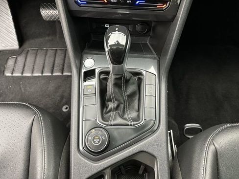 Certified 2022 Volkswagen Tiguan SE w/ Panoramic Sunroof Package image 20