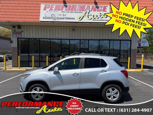 Used 2018 Chevrolet Trax LT w/ LT Convenience Package AWD/4WD image 3