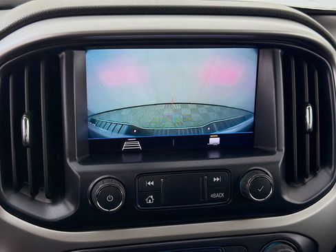 Used 2022 Chevrolet Colorado LT w/ LT Convenience Package image 17