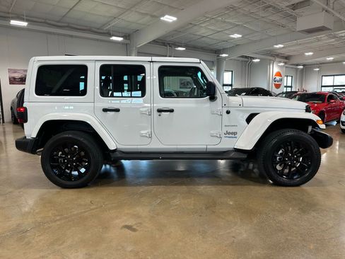 Used 2022 Jeep Wrangler Unlimited Sahara image 9