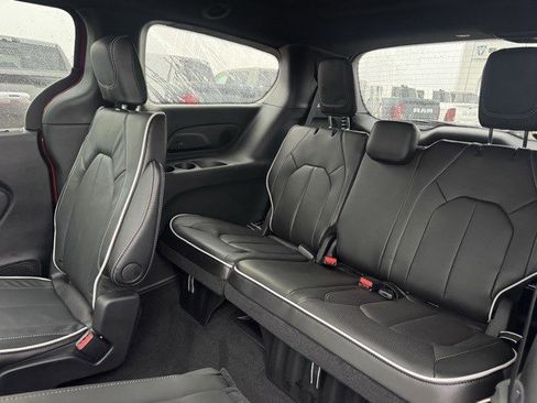 New 2026 Chrysler Pacifica Limited image 32