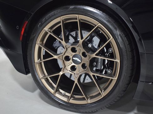 Used 2025 Aston Martin Vanquish image 16