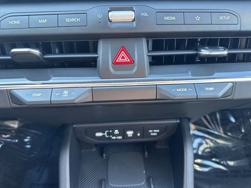Used 2025 Kia K4 EX image 17